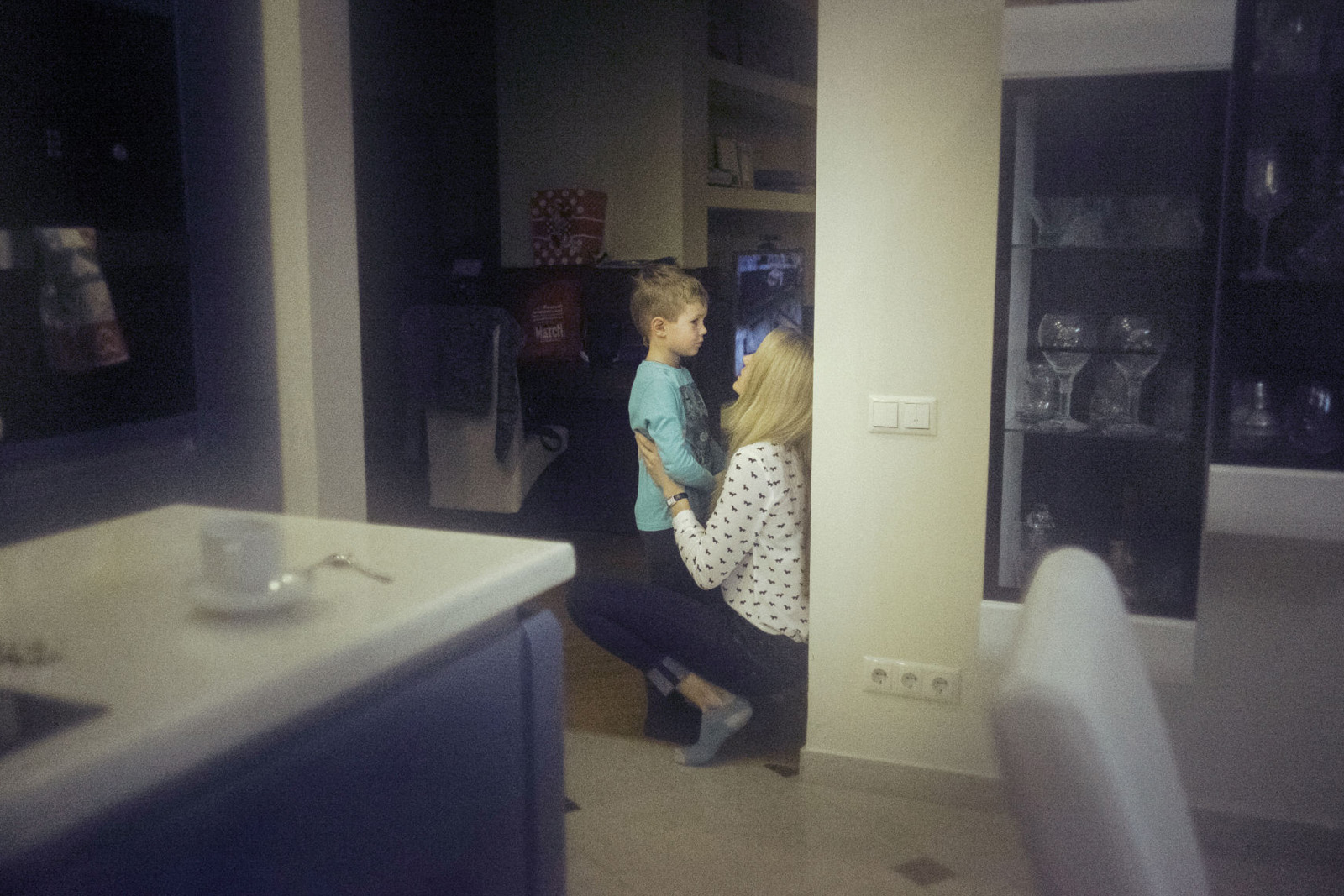 Рене и Бронислава с детьми у себя дома в Нарве.